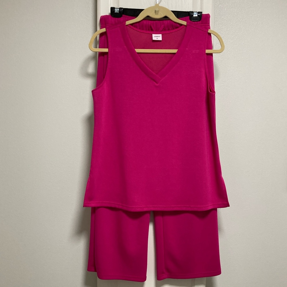 Women's Beautiful Air Essentials Two-Piece Set. Size Medium. - Picture 2 of 13